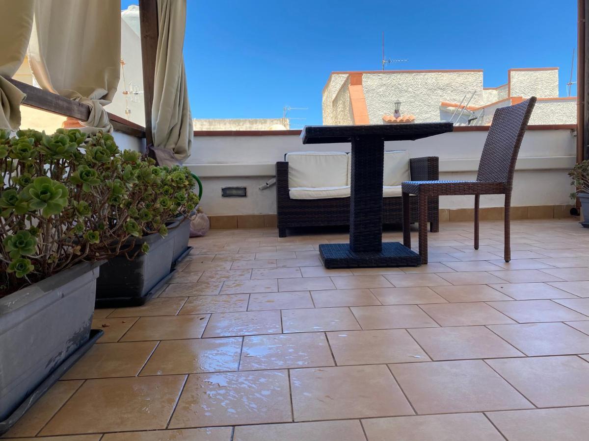شقة Mansarda Con Terrazzo تراباني المظهر الخارجي الصورة