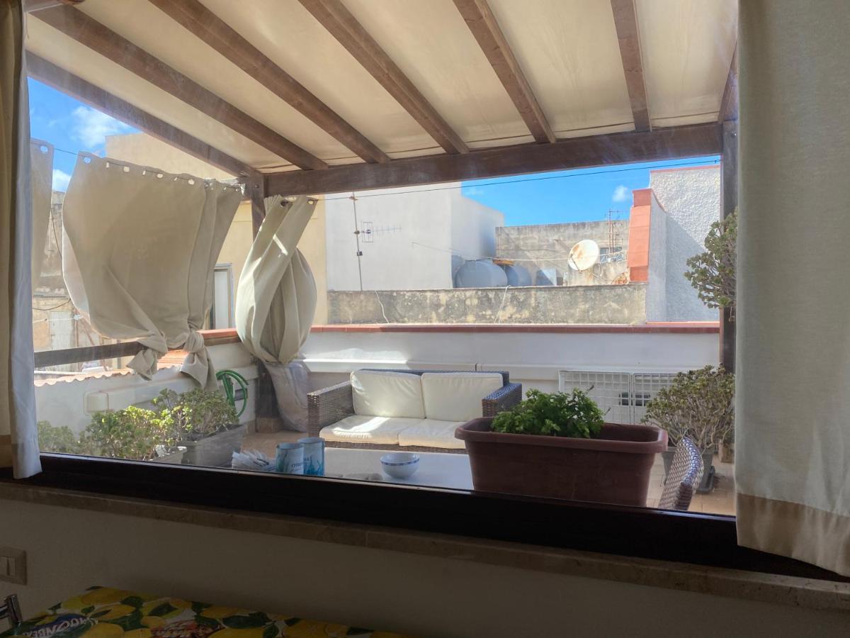 شقة Mansarda Con Terrazzo تراباني المظهر الخارجي الصورة