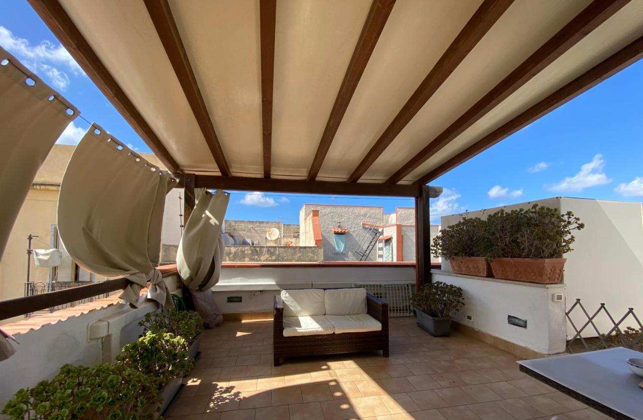 شقة Mansarda Con Terrazzo تراباني المظهر الخارجي الصورة